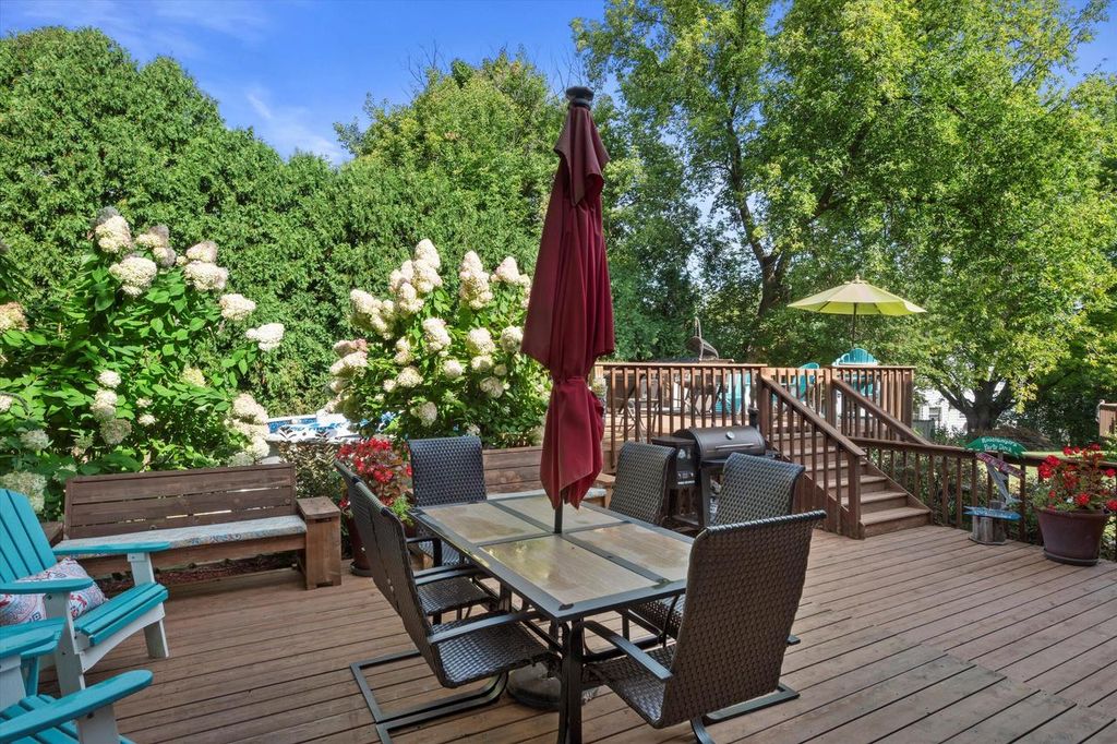 Photo of 207 Parkview COURT, Pewaukee, WI 53072 (MLS # 1951435)