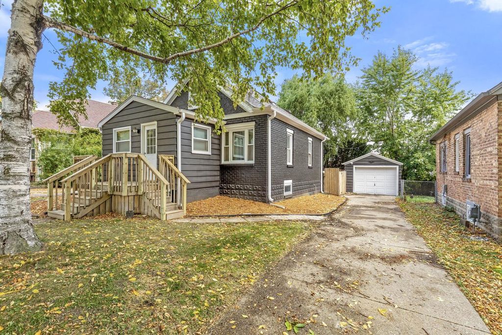 Photo of 606 S 94th PLACE, Milwaukee, WI 53214 (MLS # 1938888)