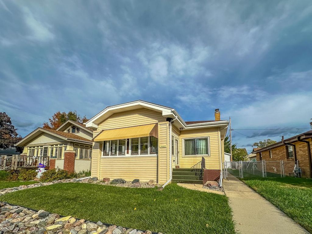Photo of 2005 Thurston AVENUE, Racine, WI 53403 (MLS # 1939946)