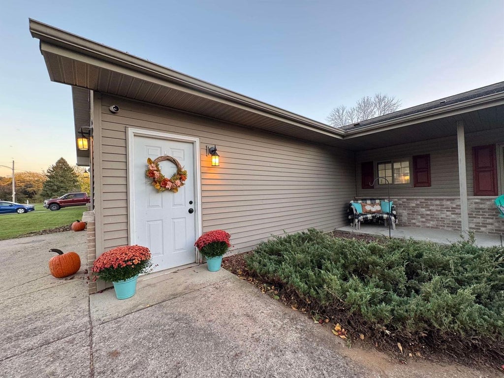 Photo of 207 Park LANE, Clintonville, WI 54929 (MLS # 50334124)