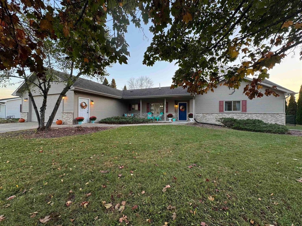 Photo of 207 Park LANE, Clintonville, WI 54929 (MLS # 50334124)