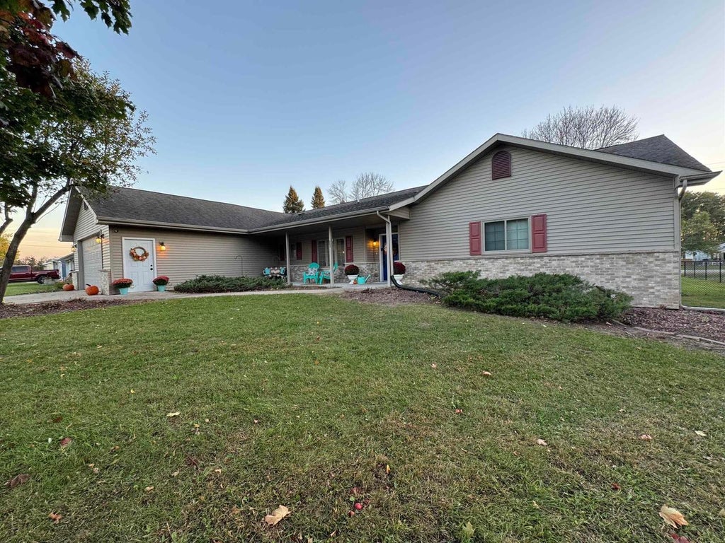 Photo of 207 Park LANE, Clintonville, WI 54929 (MLS # 50334124)