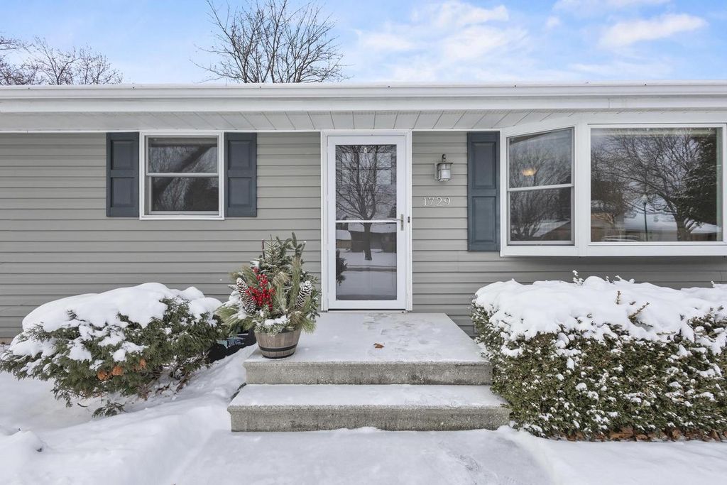 Photo of 1729 N Blossom DRIVE, Appleton, WI 54914 (MLS # 50320937)