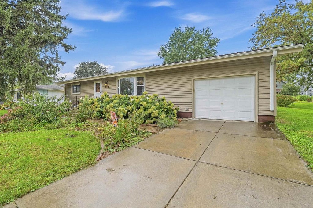 Photo of 206 Sharp AVENUE, Reeseville, WI 53379 (MLS # 2033022)