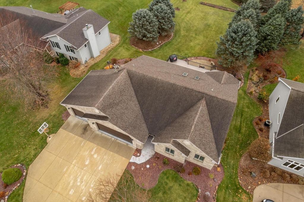 Photo of 952 Bedford DRIVE, Janesville, WI 53546 (MLS # 2012587)