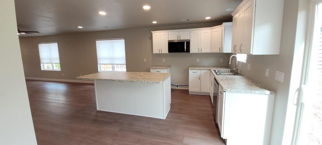 Photo of 312 E Beacon AVENUE, New London, WI 54961 (MLS # 50325820)