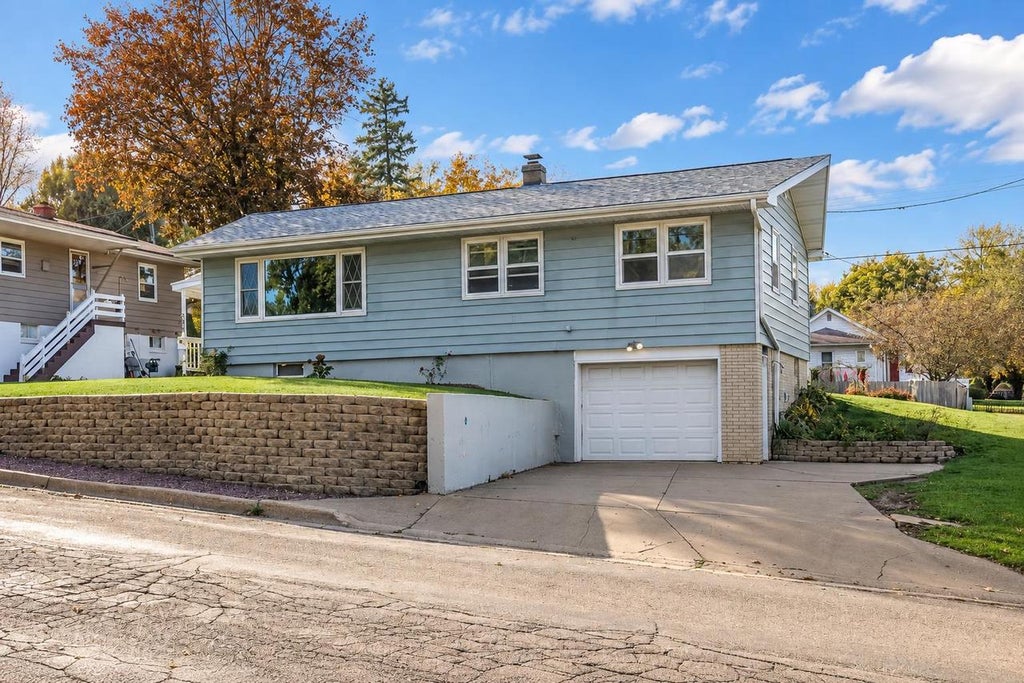 Photo of 506 S Union STREET, Dodgeville, WI 53533 (MLS # 2035384)
