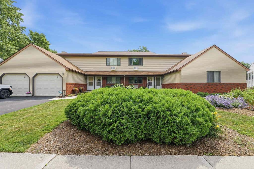 Photo of 67 University DRIVE, Fond Du Lac, WI 54935 (MLS # 50328370)
