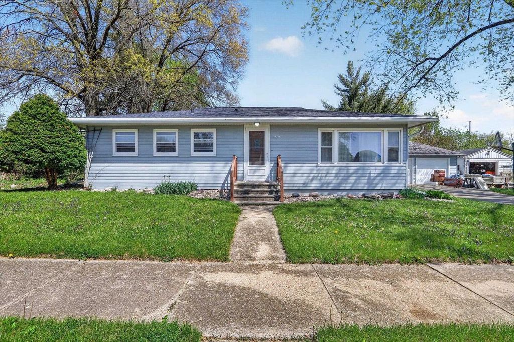 Photo of 1710 Purvis AVENUE, Janesville, WI 53548 (MLS # 2022227)