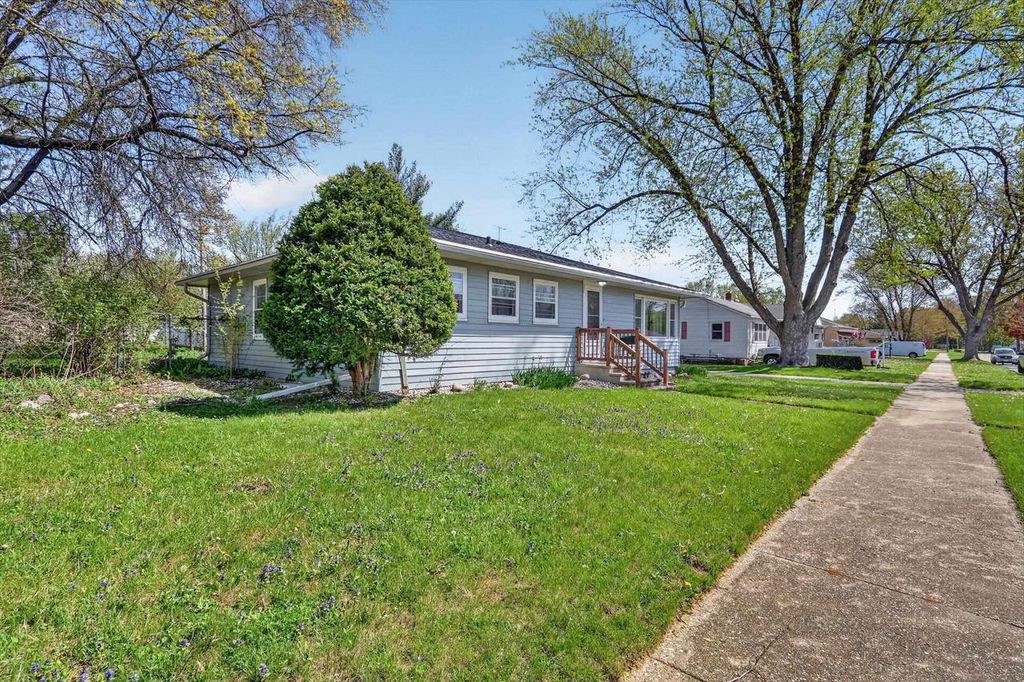 Photo of 1710 Purvis AVENUE, Janesville, WI 53548 (MLS # 2022227)
