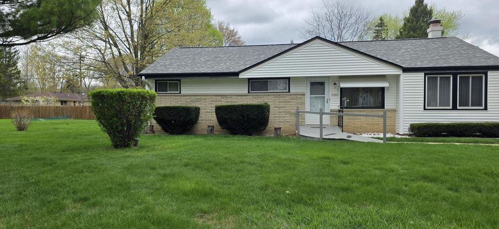 Photo of 5741 S 40th STREET, Greenfield, WI 53221 (MLS # 1959766)