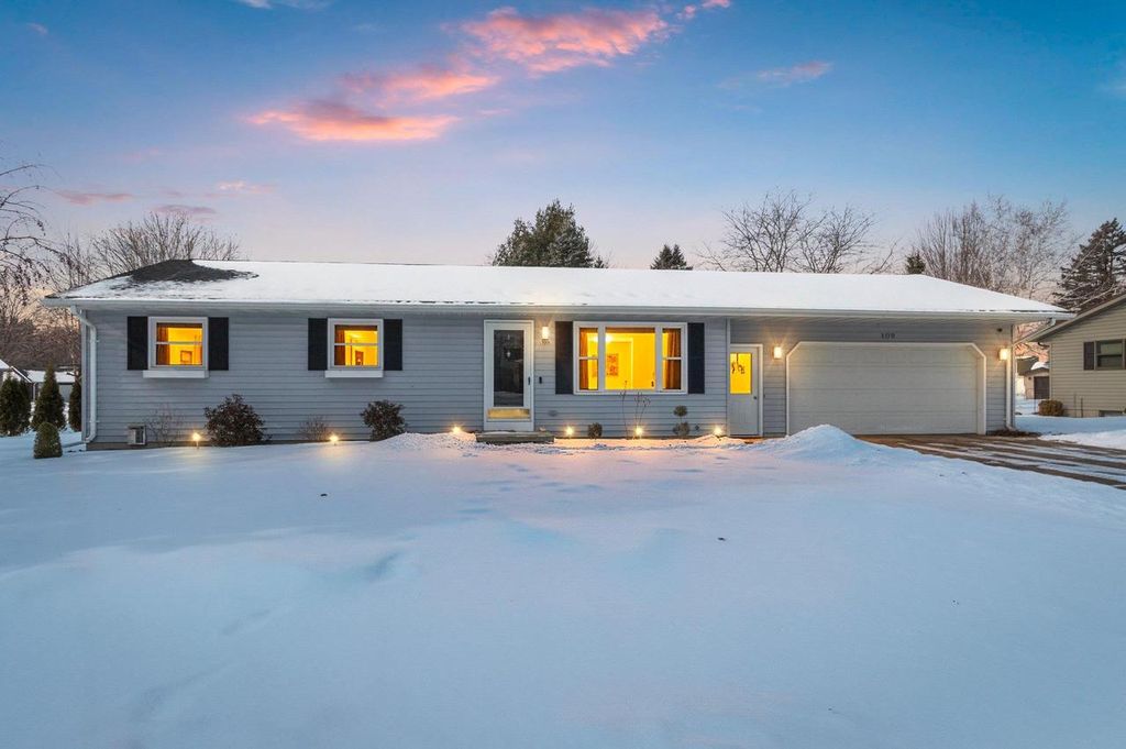 Photo of 109 Ridge ROAD, Clintonville, WI 54929 (MLS # 50320925)