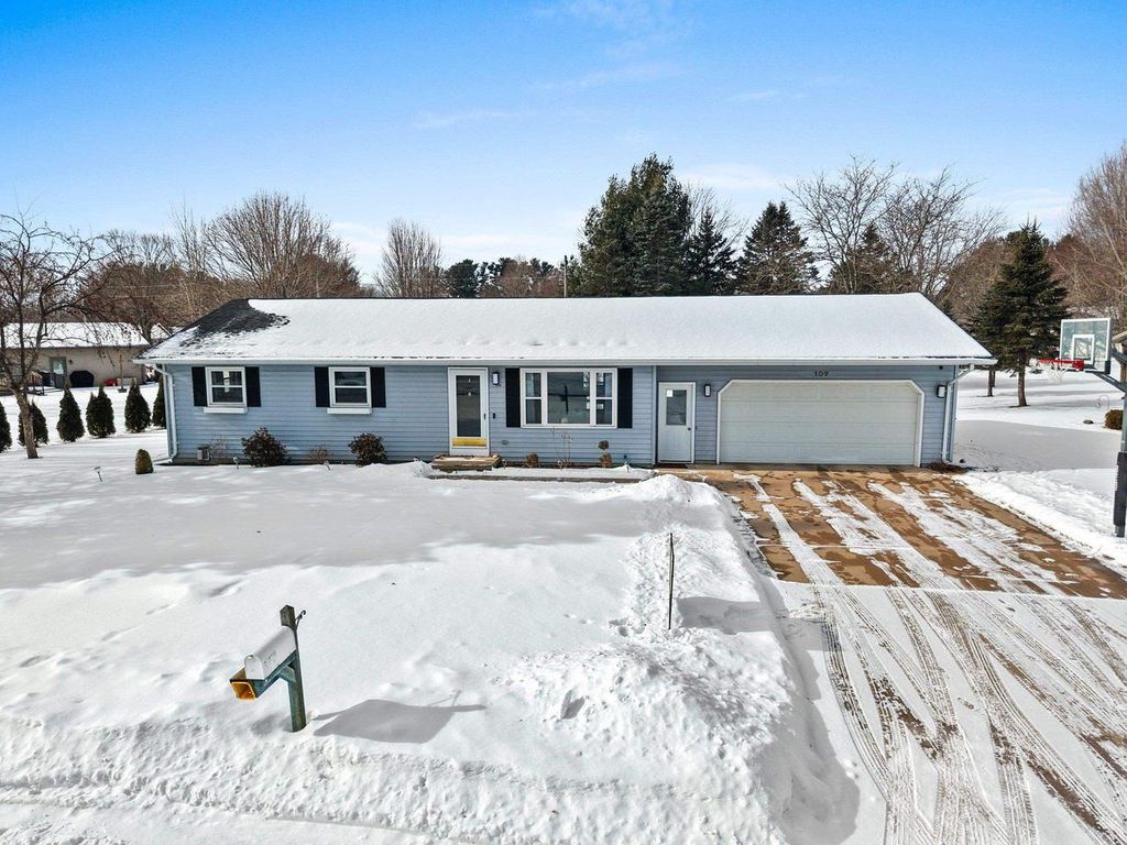 Photo of 109 Ridge ROAD, Clintonville, WI 54929 (MLS # 50320925)