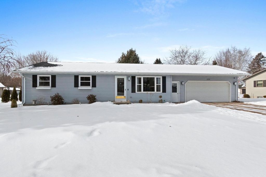 Photo of 109 Ridge ROAD, Clintonville, WI 54929 (MLS # 50320925)