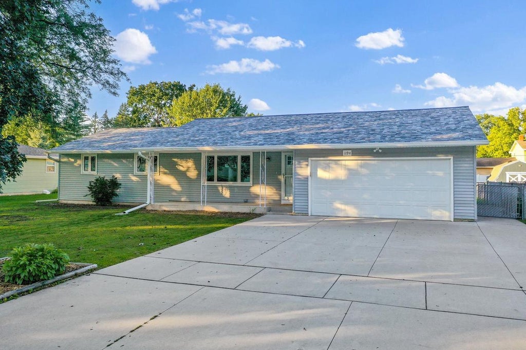 Photo of 1194 April LANE, Green Bay, WI 54304 (MLS # 50332507)