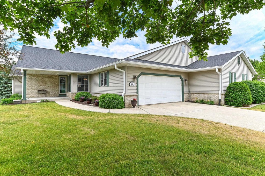 Photo of W154N6542 Marvel DRIVE #30, Menomonee Falls, WI 53051 (MLS # 1966624)