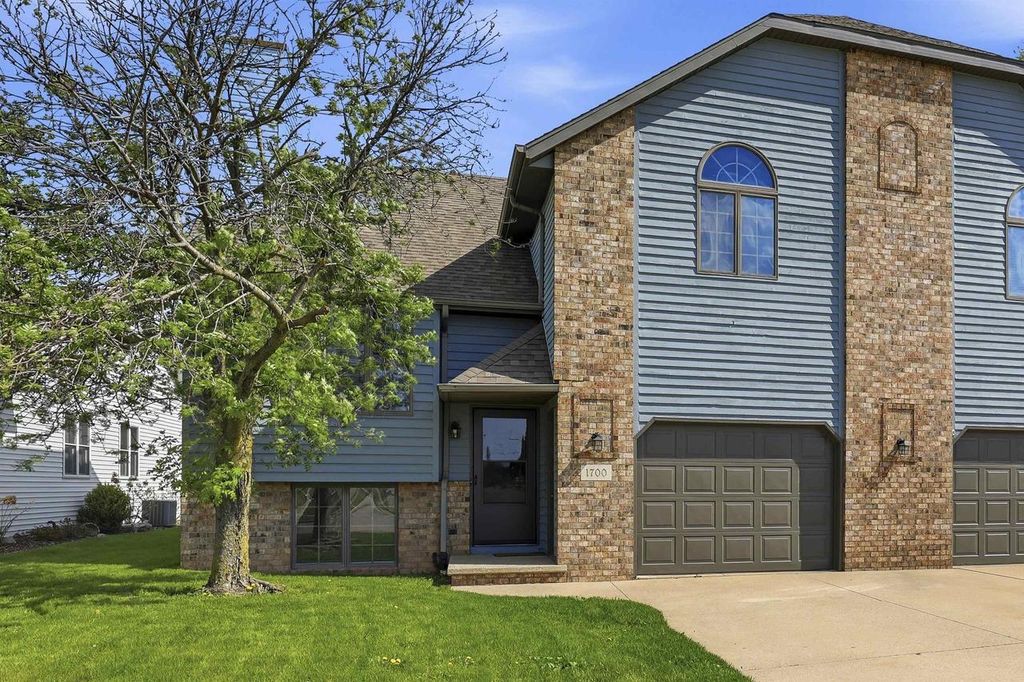 Photo of 1700 E Tracia LANE, Appleton, WI 54911 (MLS # 50325696)