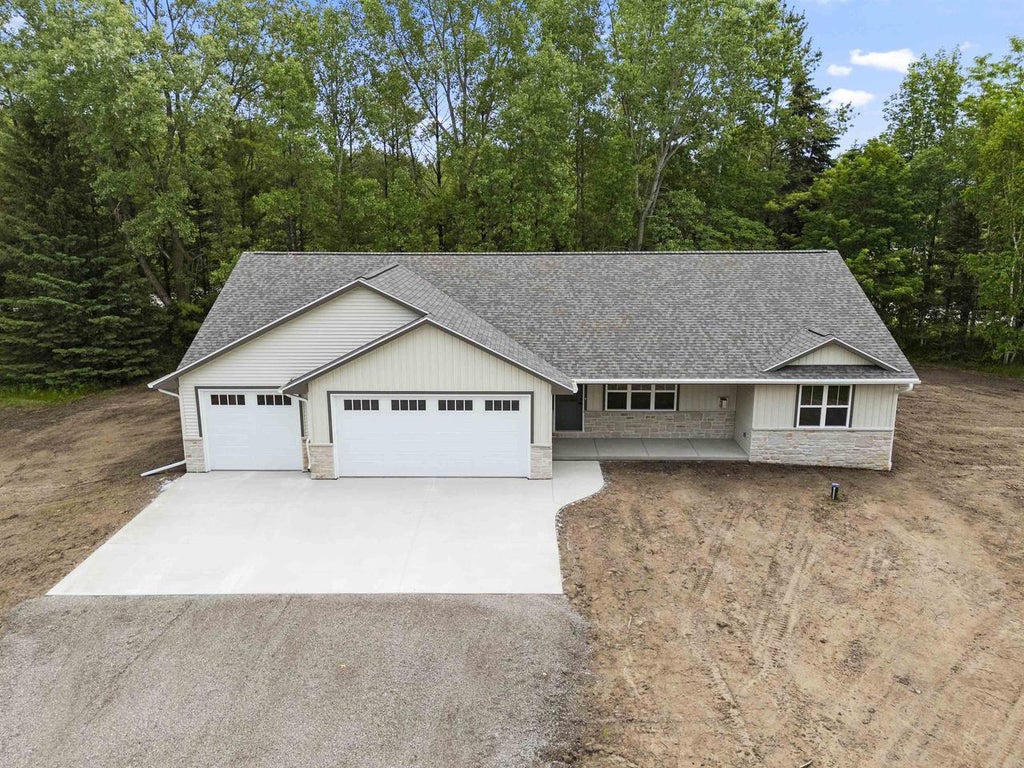 Photo of 482 High Ridge TRAIL, Pulaski, WI 54162 (MLS # 50332917)