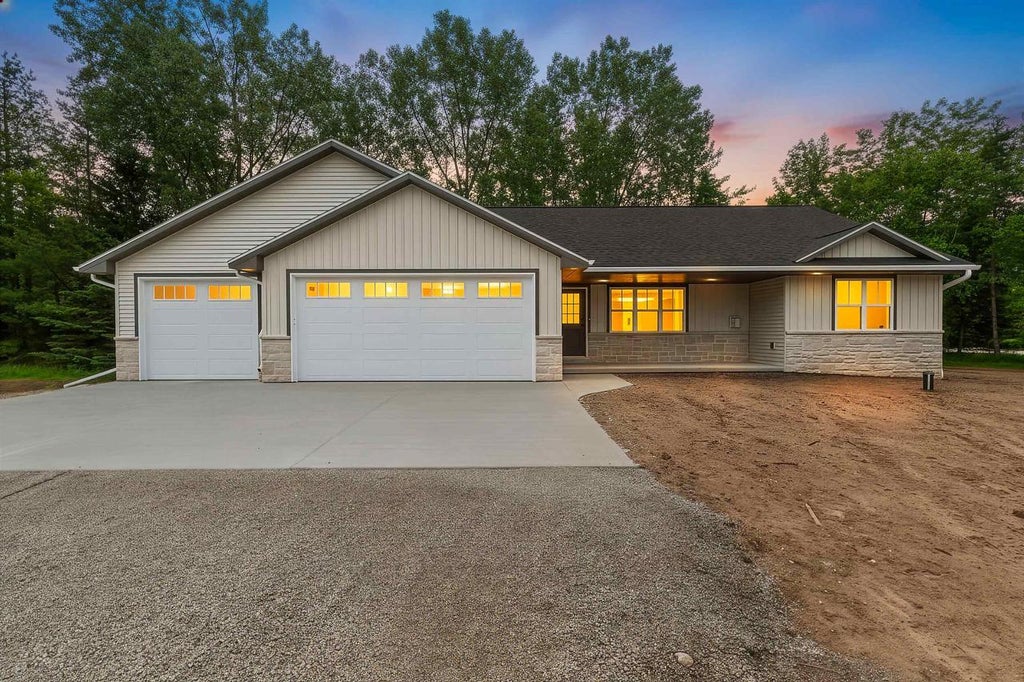 Photo of 482 High Ridge TRAIL, Pulaski, WI 54162 (MLS # 50332917)