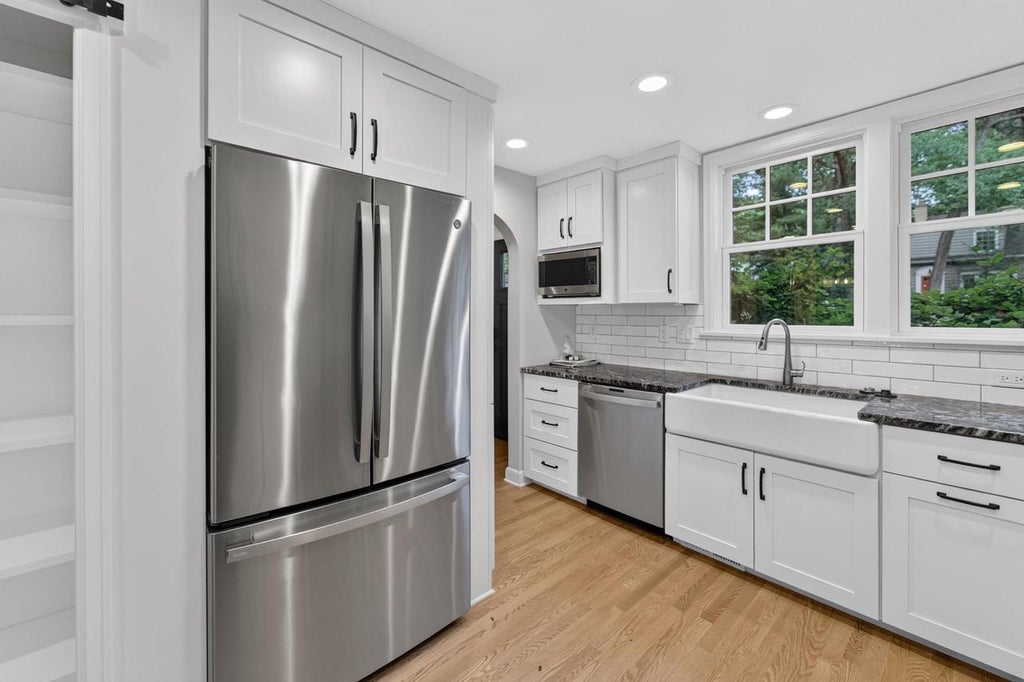 Photo of 4145 Hiawatha DRIVE, Madison, WI 53711 (MLS # 2033350)