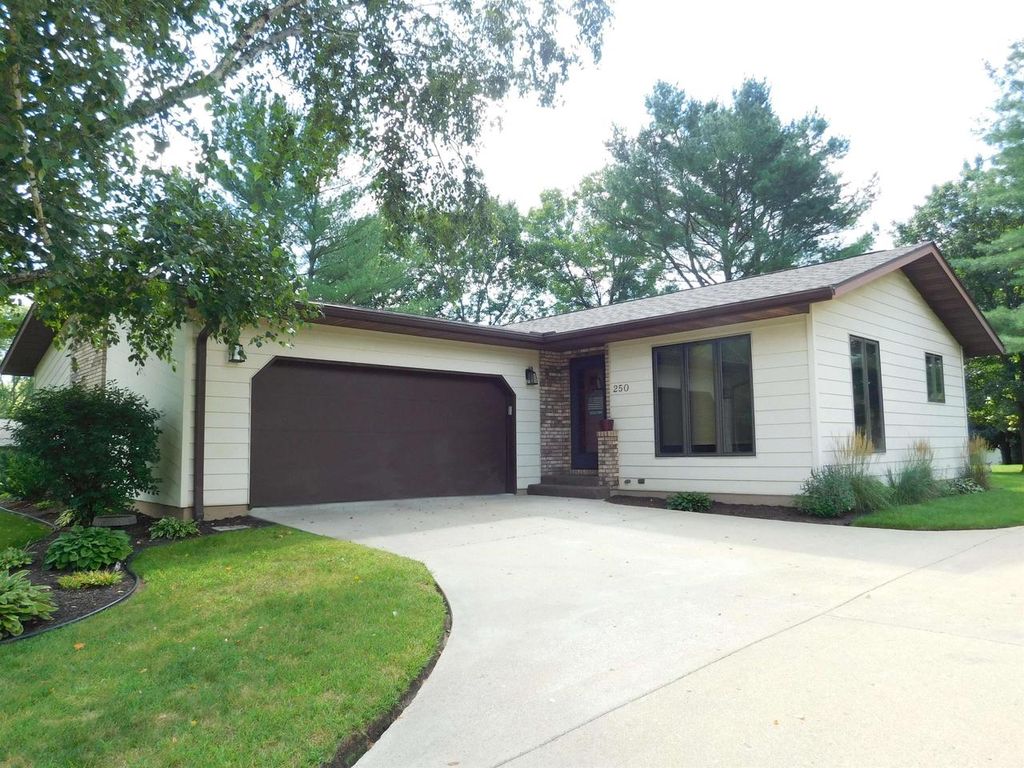 Photo of 110 Retzer View COURT, Waukesha, WI 53188 (MLS # 1942368)