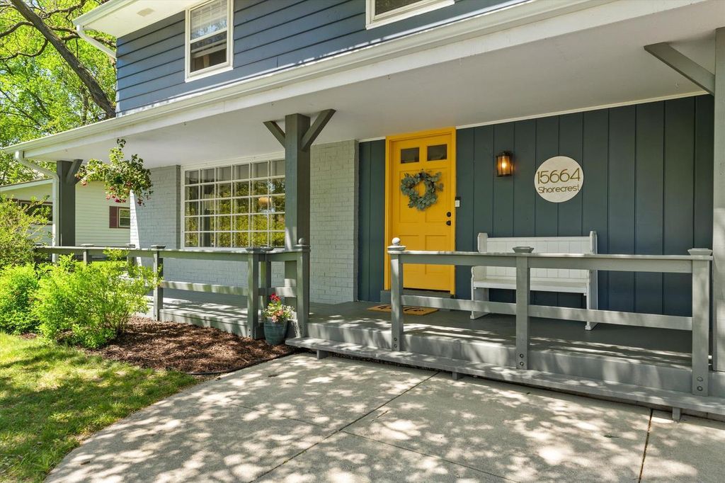 Photo of N86W15664 Shore Crest DRIVE, Menomonee Falls, WI 53051 (MLS # 1962536)