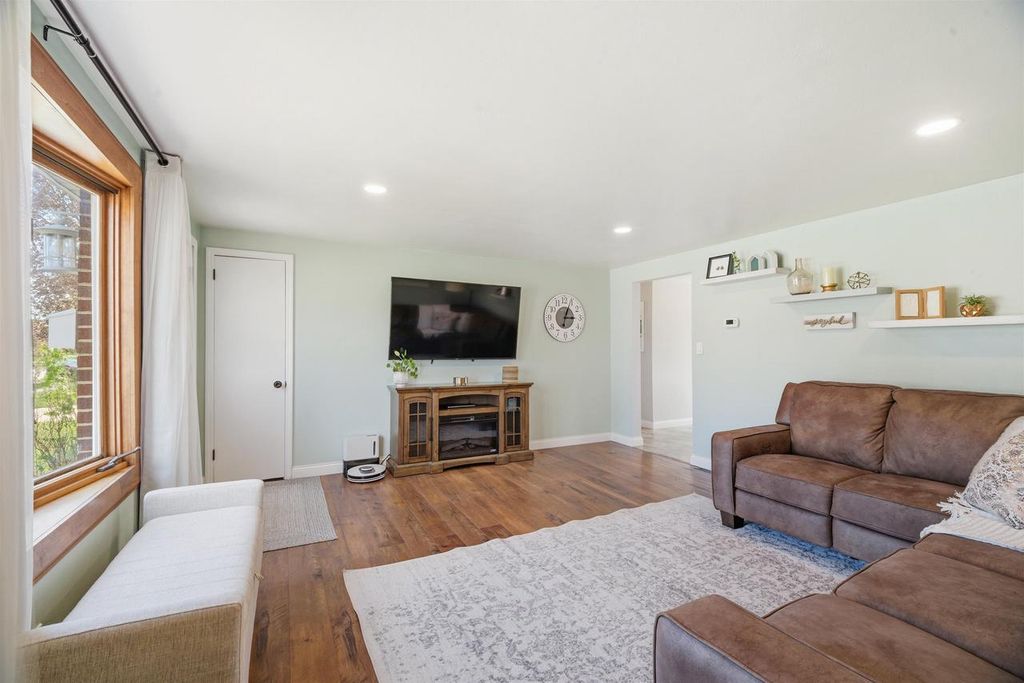 Photo of 1204 St Agnes DRIVE, Green Bay, WI 54304 (MLS # 50325433)
