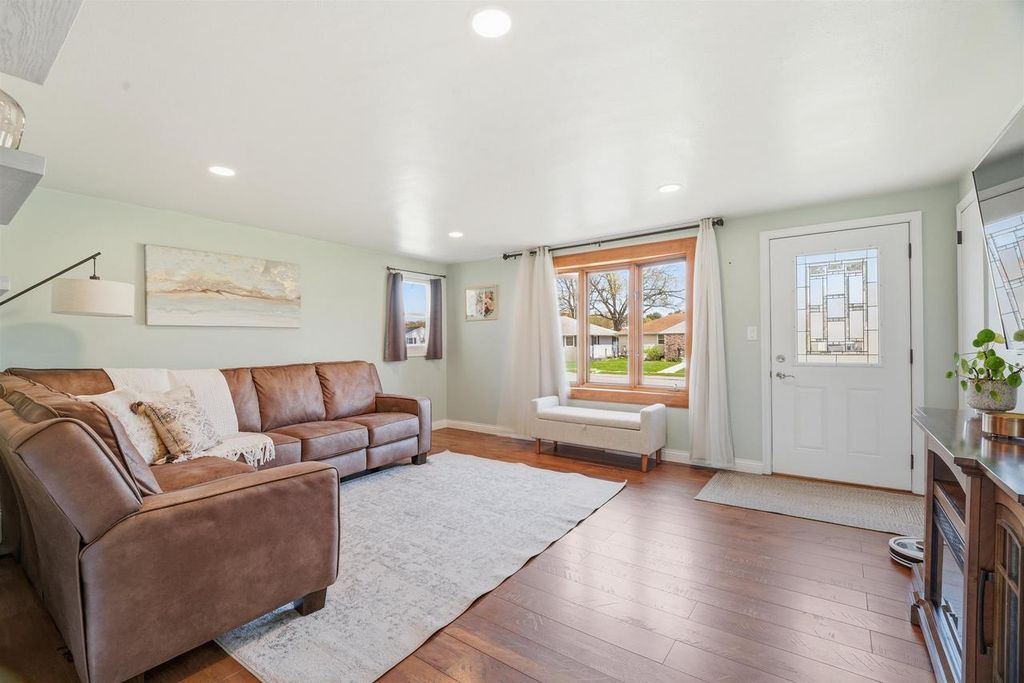 Photo of 1204 St Agnes DRIVE, Green Bay, WI 54304 (MLS # 50325433)