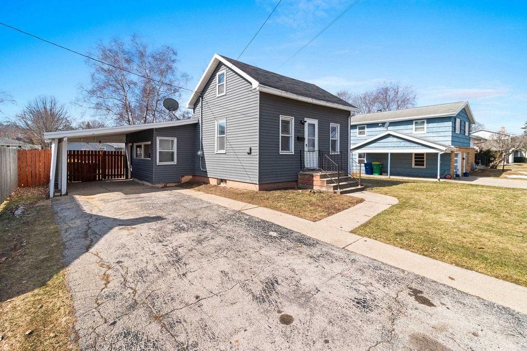 Photo of 1175 9th STREET, Green Bay, WI 54304 (MLS # 50323053)