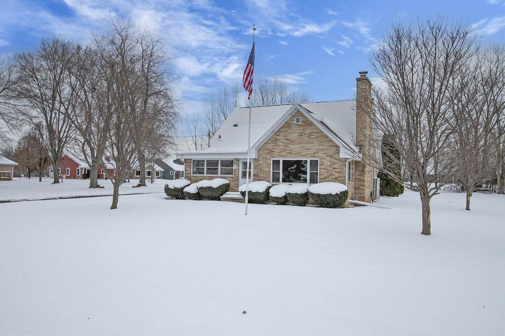 Photo of 1139 Tayco ROAD, Menasha, WI 54952 (MLS # 50319075)