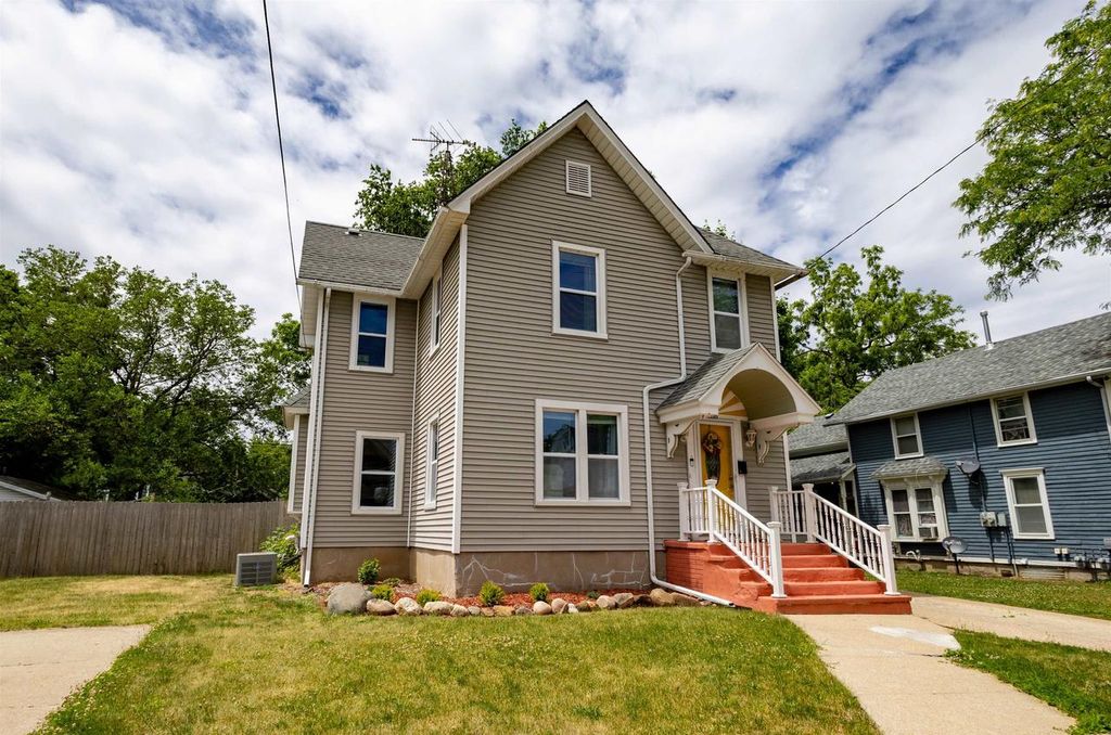Photo of 816 Bluff STREET, Beloit, WI 53511 (MLS # 2024745)