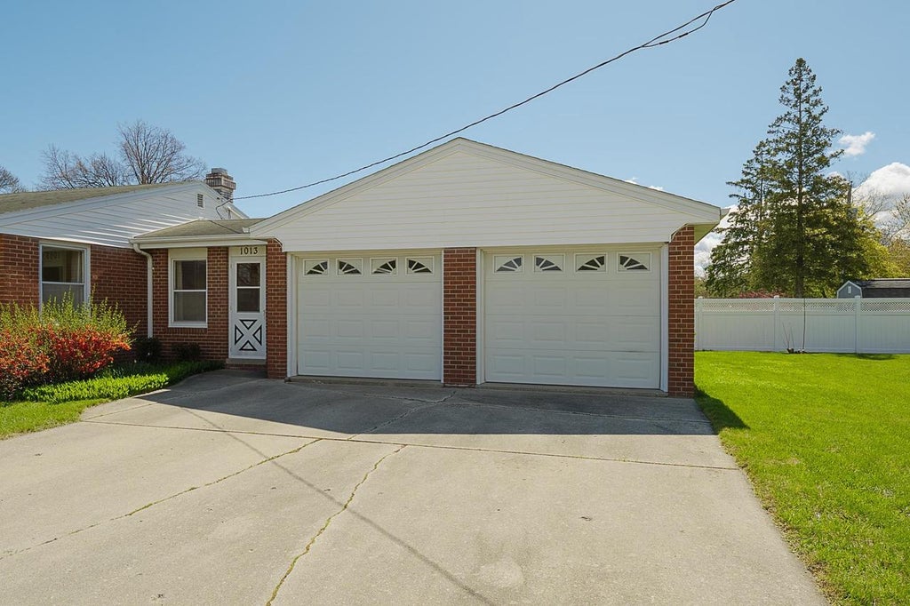 Photo of 1013 Schwartz STREET, Green Bay, WI 54302 (MLS # 50328180)