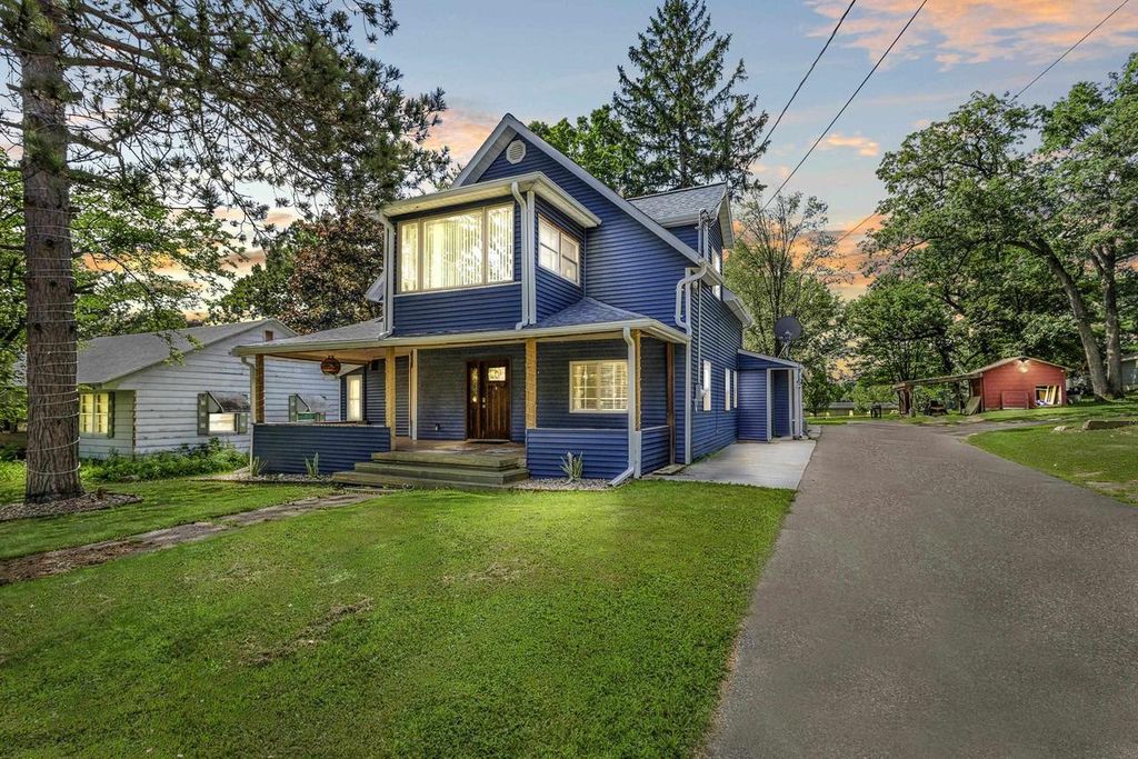 Photo of 611 W Fulton STREET, Waupaca, WI 54981 (MLS # 50320462)