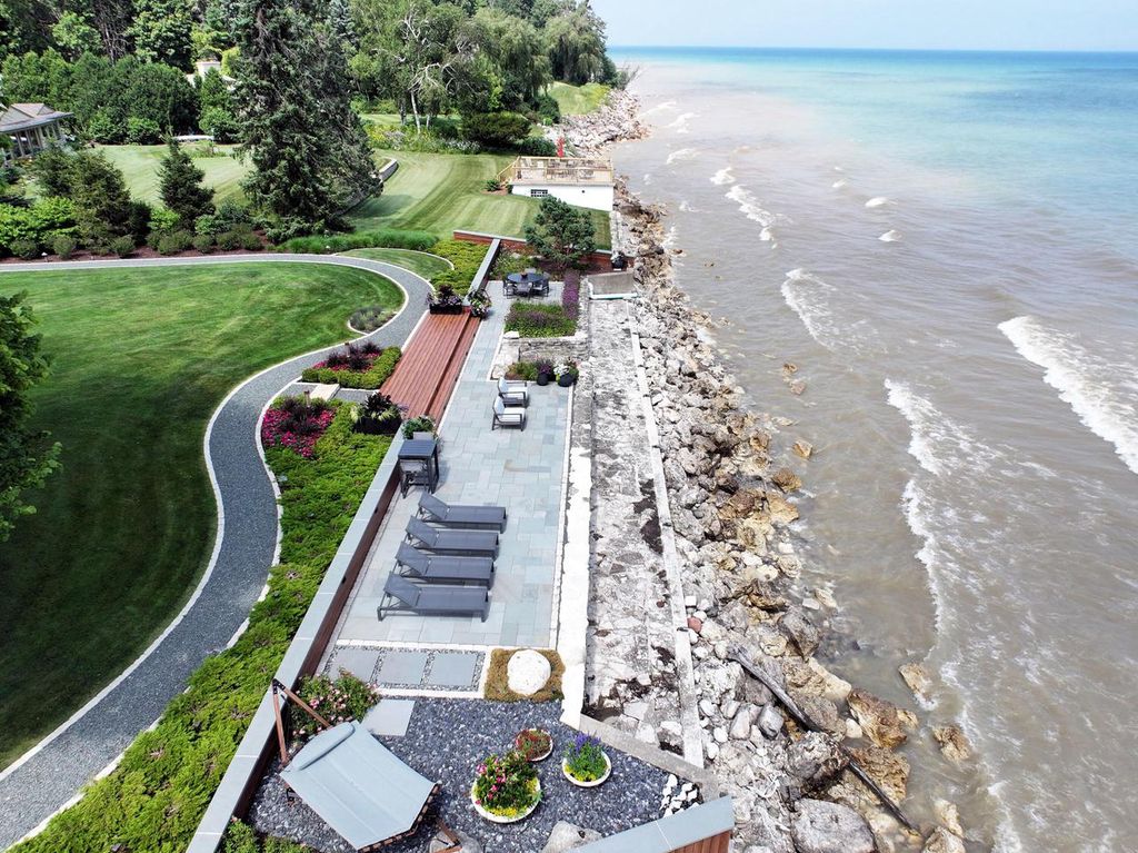 Photo of 8100 N Beach DRIVE, Fox Point, WI 53217 (MLS # 1934916)