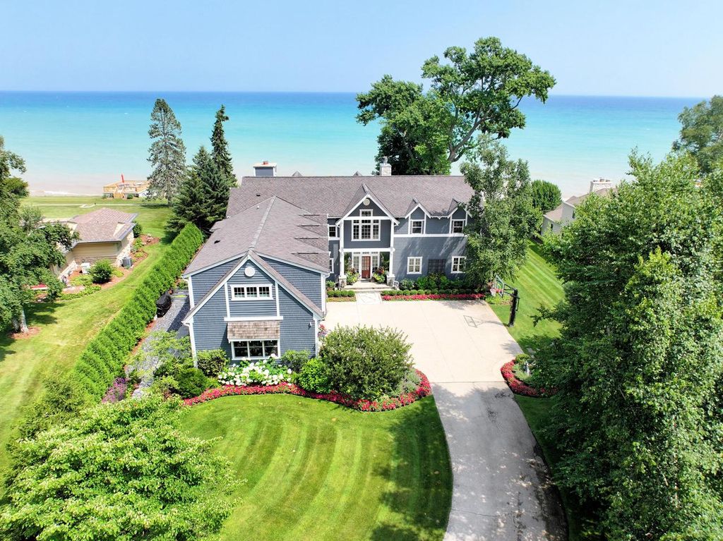 Photo of 8100 N Beach DRIVE, Fox Point, WI 53217 (MLS # 1934916)
