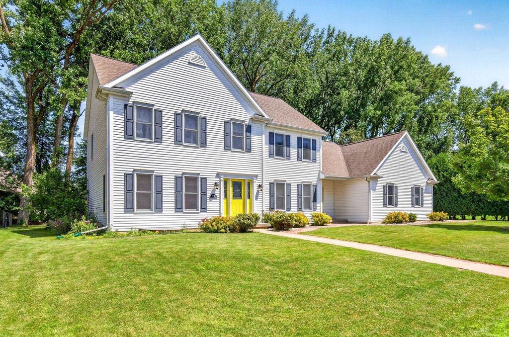 Photo of 2415 Maple Grove DRIVE, Neenah, WI 54956 (MLS # 50328662)