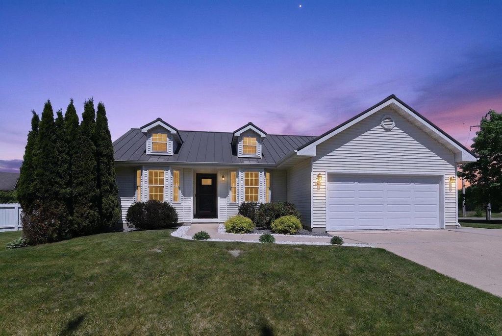 Photo of 6601 Village Park DRIVE, Madison, WI 53718 (MLS # 2023821)