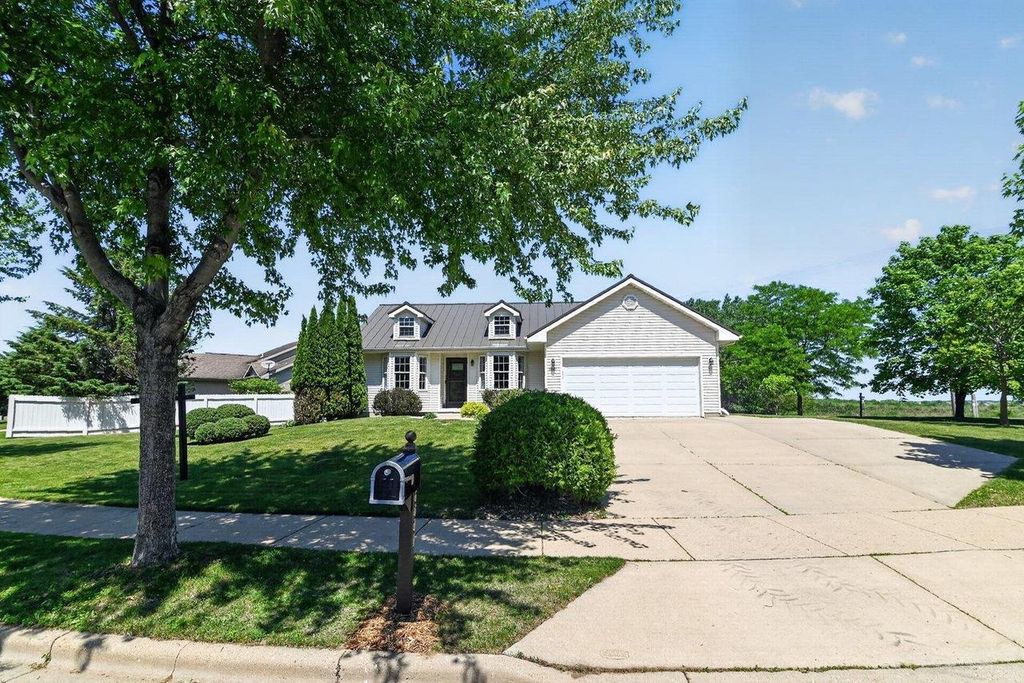 Photo of 6601 Village Park DRIVE, Madison, WI 53718 (MLS # 2023821)