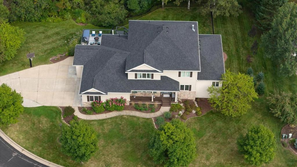 Photo of 2101 Eagle Valley LANE, Wausau, WI 54403 (MLS # 22505091)