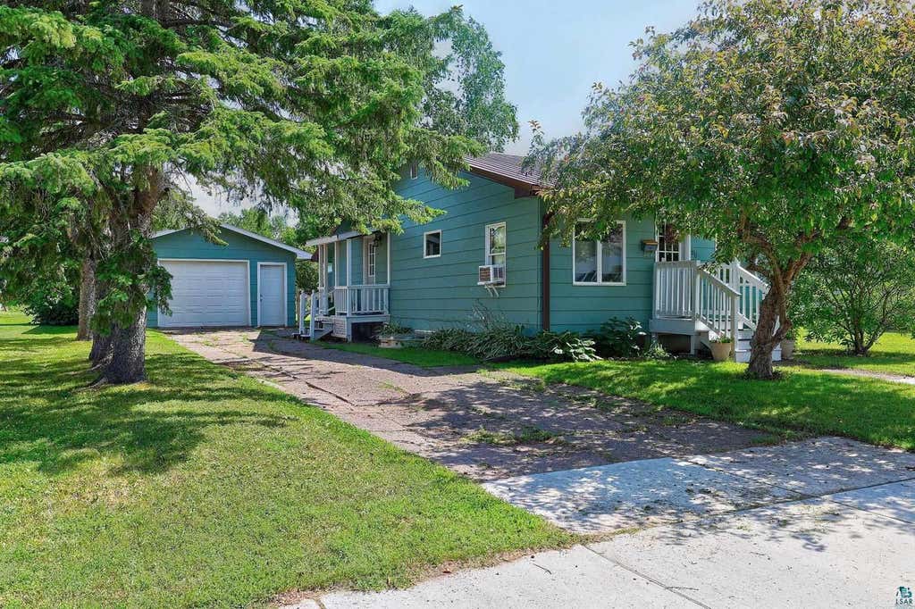 Photo of 1810 6th St E ST, Ashland, WI 54806 (MLS # 6126940)