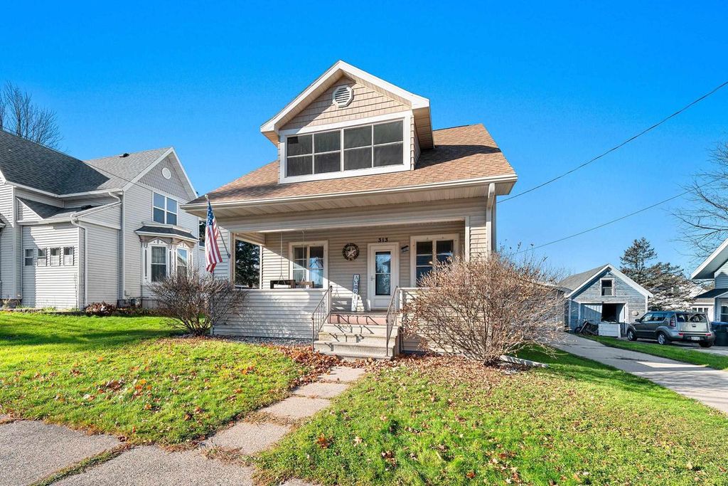 Photo of 313 S Mill STREET, Hortonville, WI 54944 (MLS # 50318128)