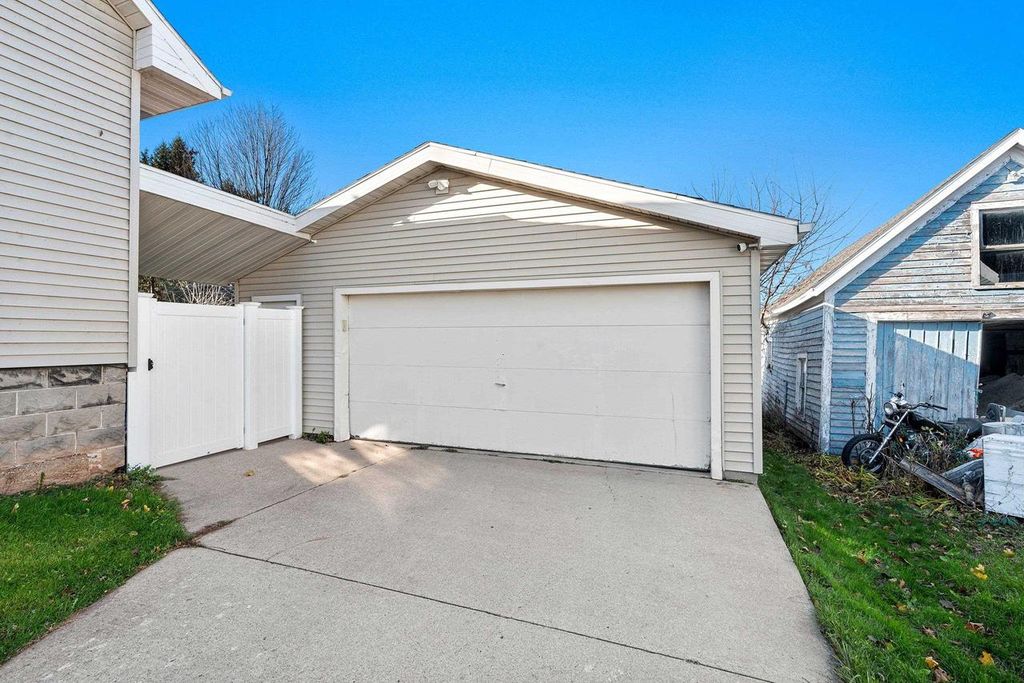 Photo of 313 S Mill STREET, Hortonville, WI 54944 (MLS # 50318128)