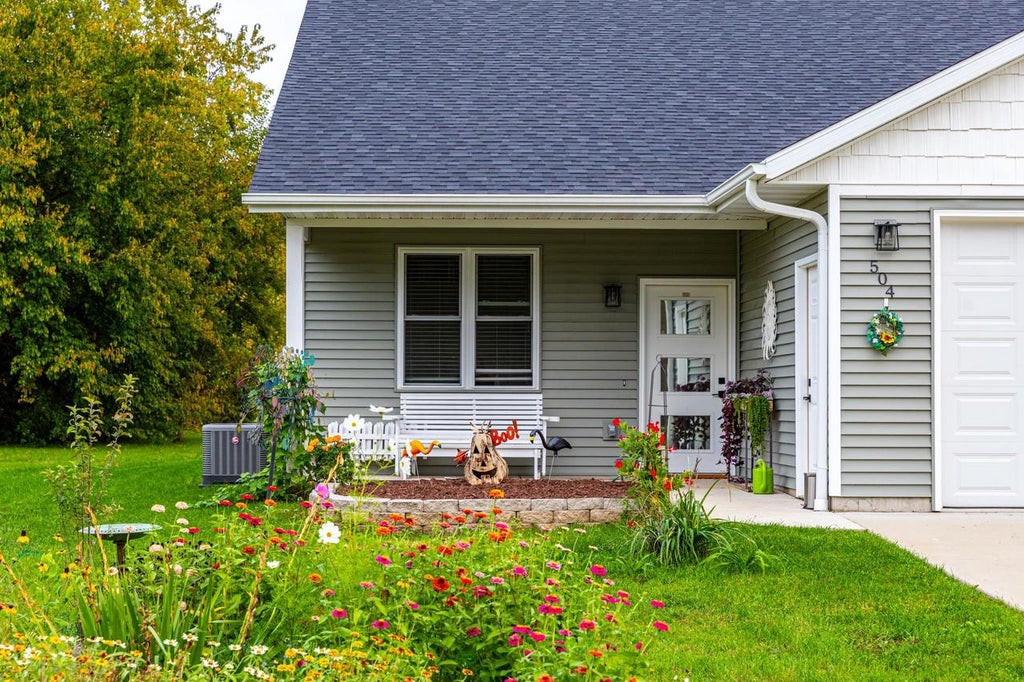 Photo of 504 E 8th AVENUE, Brodhead, WI 53520 (MLS # 2034526)