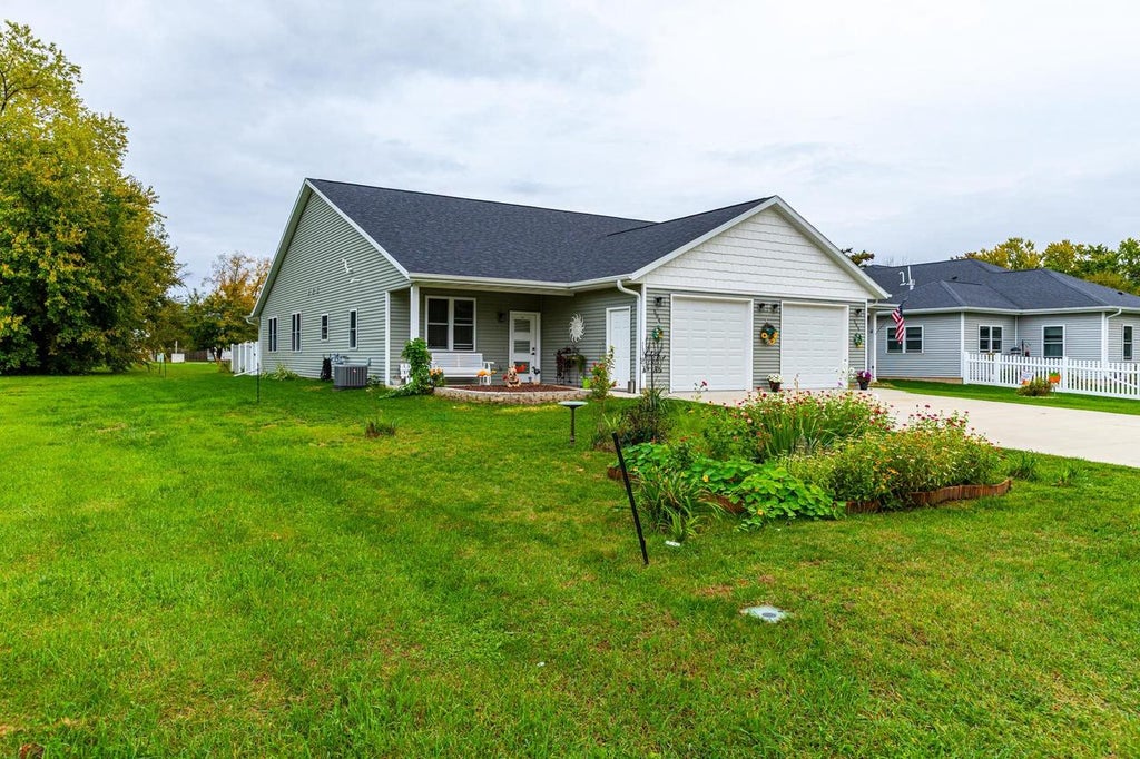 Photo of 504 E 8th AVENUE, Brodhead, WI 53520 (MLS # 2034526)