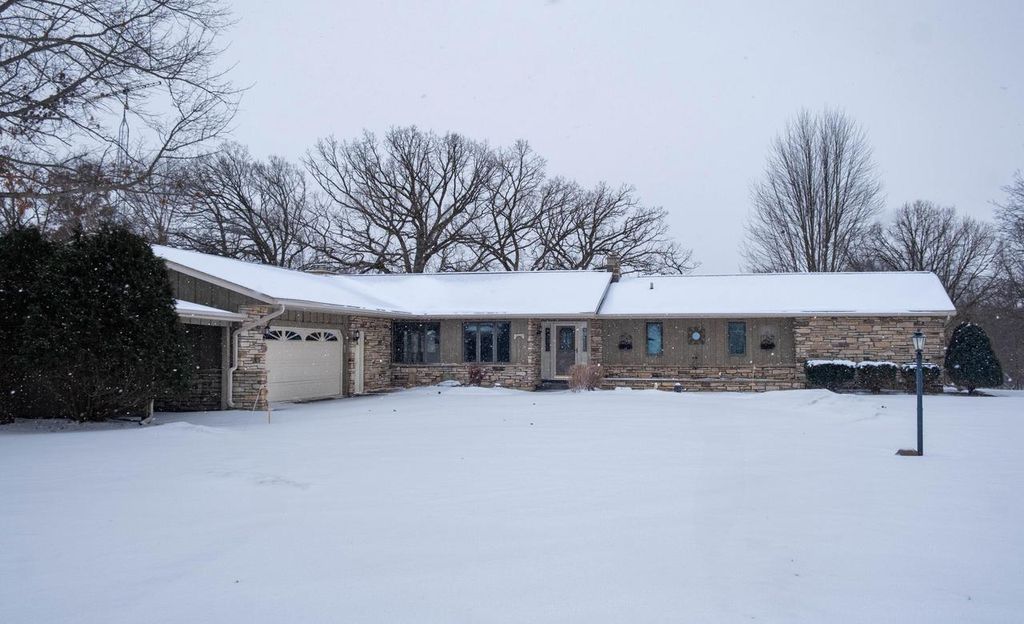 Photo of W4978 Valley Creek ROAD, Fond Du Lac, WI 54937 (MLS # 1946100)