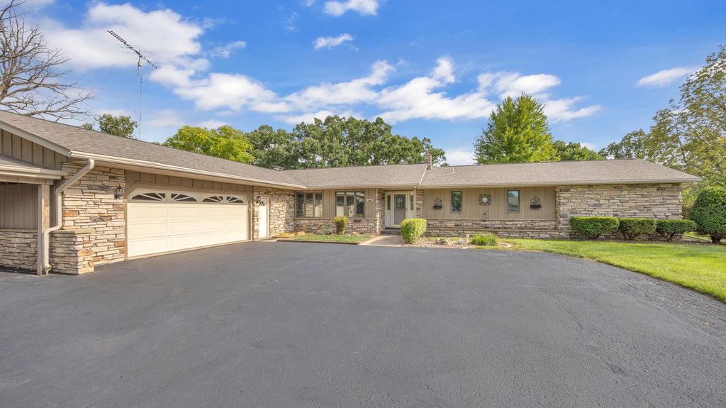 Photo of W4978 Valley Creek ROAD, Fond Du Lac, WI 54937 (MLS # 1946100)