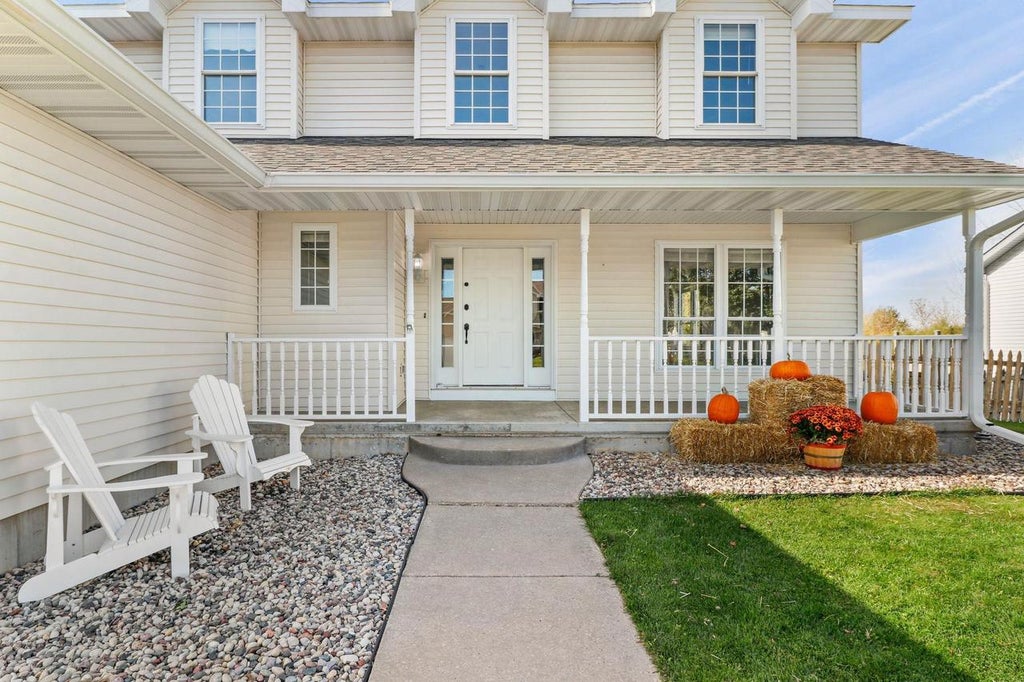 Photo of 1102 N Fairbrook DRIVE, Waunakee, WI 53597 (MLS # 2034003)
