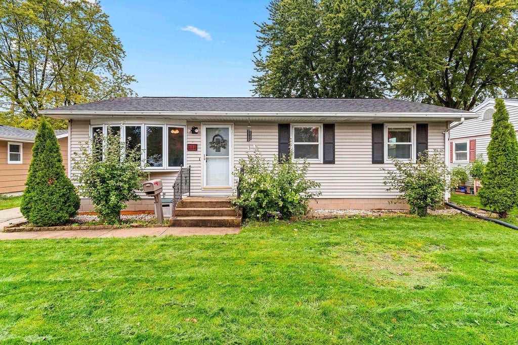 Photo of 111 N Meadow STREET, Oshkosh, WI 54902 (MLS # 50333784)