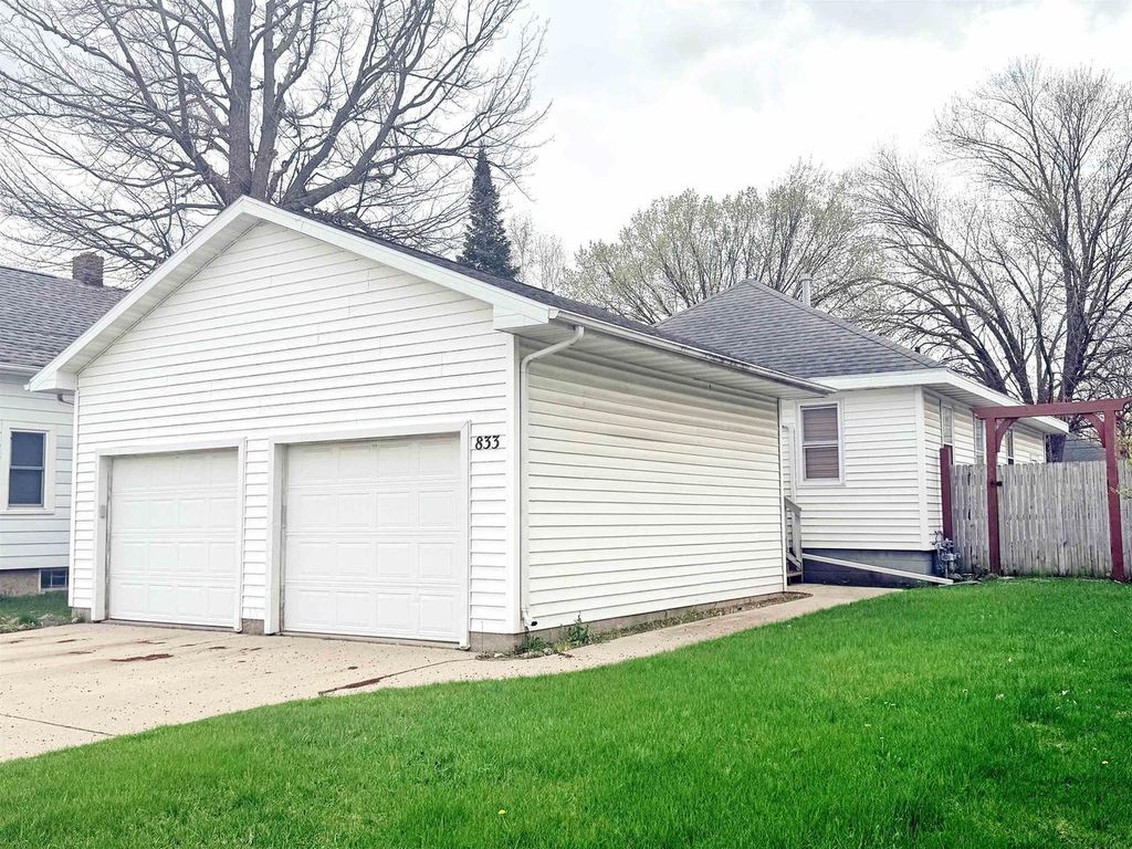 Photo of 833 Phoebe STREET, Green Bay, WI 54303 (MLS # 50324803)