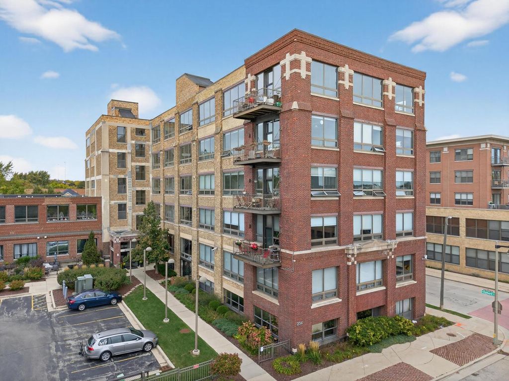 Photo of 234 E Reservoir AVENUE #203, Milwaukee, WI 53212 (MLS # 1949445)